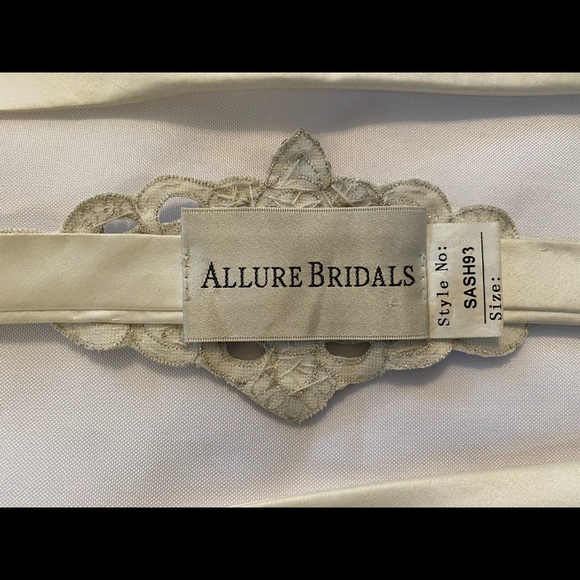 Allure Bridals ivory bridal belt with crystals - Picture 3 of 3